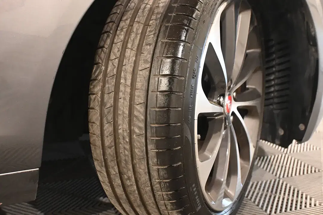 Jaguar XE 2.0 4x4 R-Dynamic - Thumbnail 12