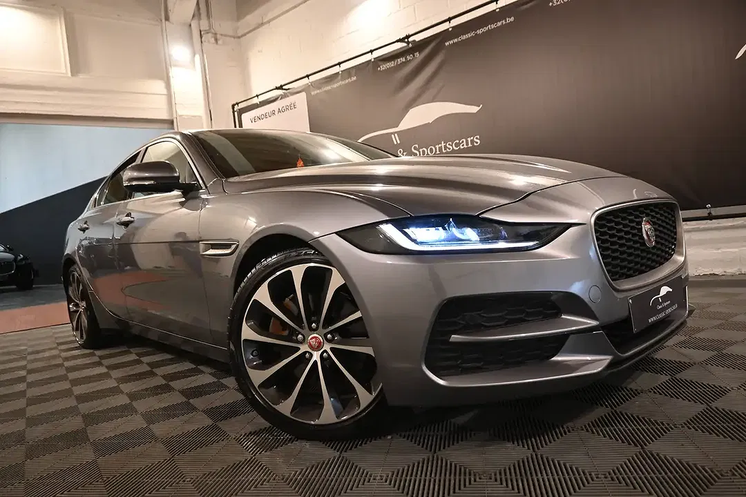 Jaguar XE 2.0 4x4 R-Dynamic - foto 2