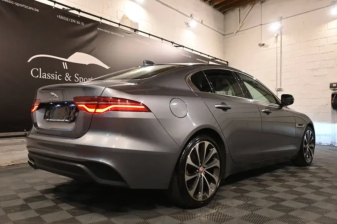 Jaguar XE 2.0 4x4 R-Dynamic - Thumbnail 8