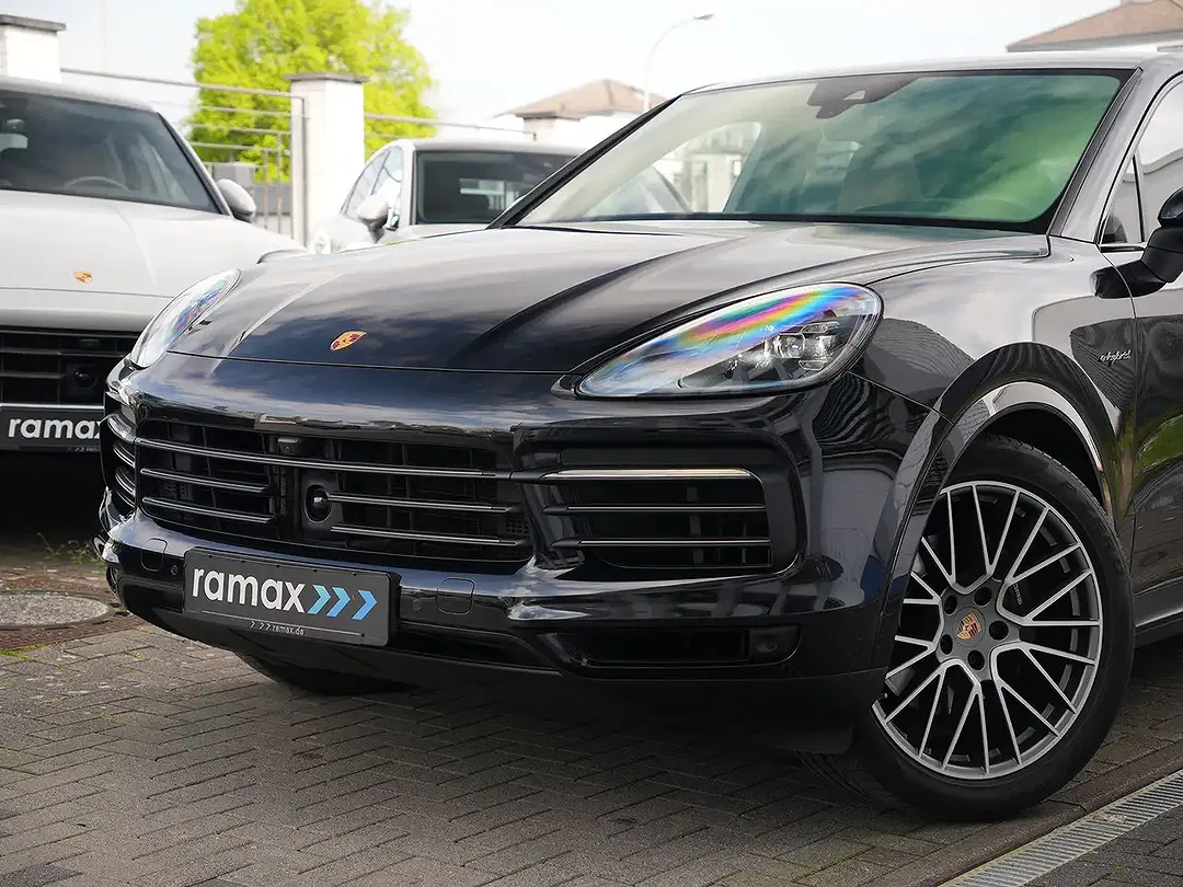 Porsche Cayenne E-Hybrid Coupe - Thumbnail 11