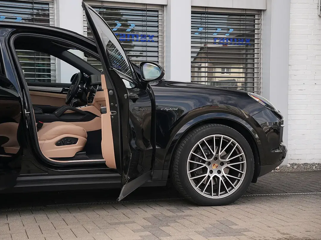 Porsche Cayenne E-Hybrid Coupe - Thumbnail 16