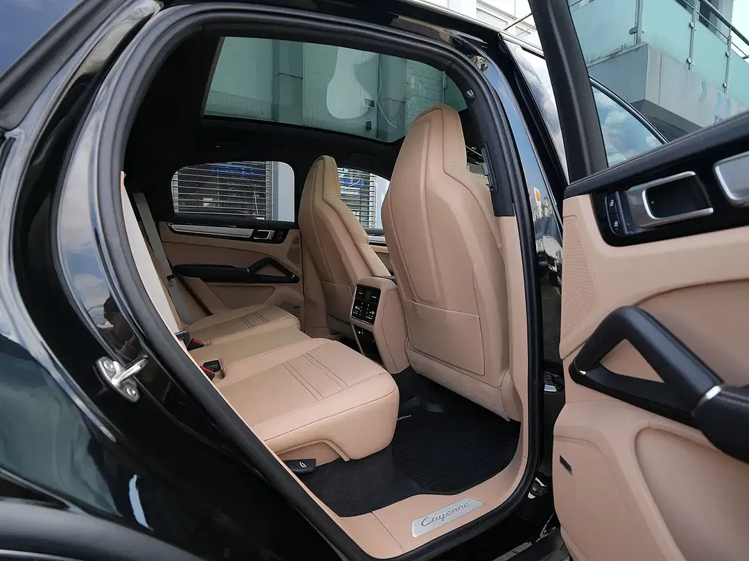 Porsche Cayenne E-Hybrid Coupe - Thumbnail 38