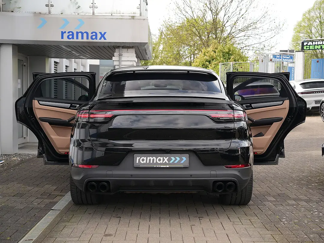 Porsche Cayenne E-Hybrid Coupe - Thumbnail 5