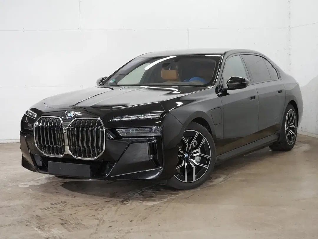 BMW 750 xDrive Lounge - foto 1