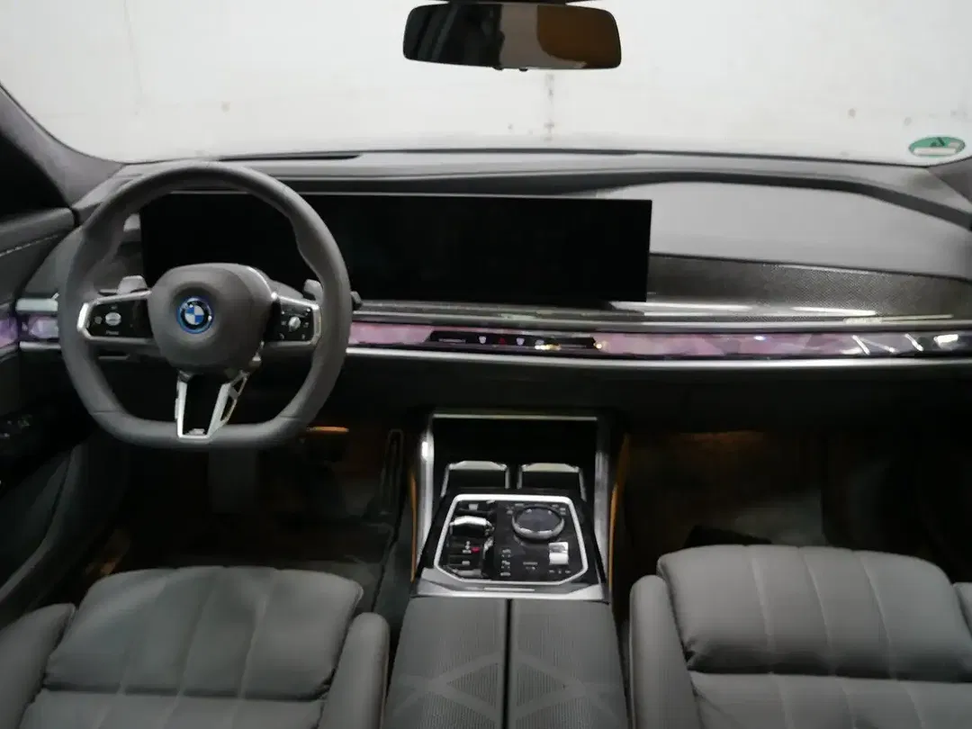 BMW 750 xDrive Lounge - Thumbnail 10