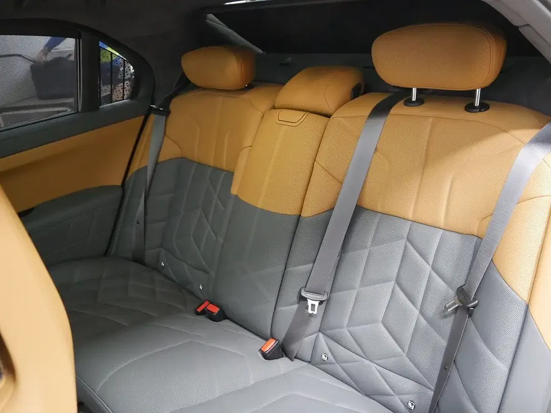 BMW 750 xDrive Lounge - Thumbnail 6