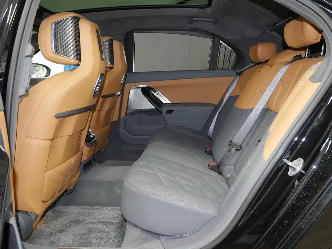 BMW 750 xDrive Lounge - Thumbnail 7