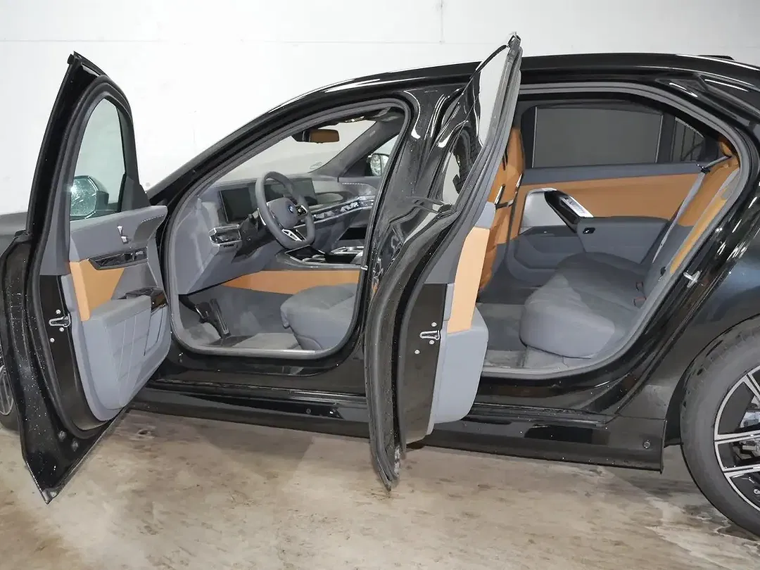 BMW 750 xDrive Lounge - Thumbnail 8