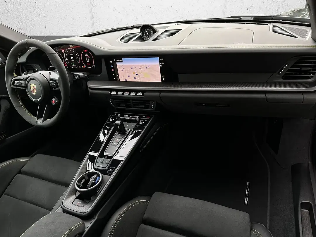 Porsche 992 Carrera 4 GTS Cabriolet - Thumbnail 10