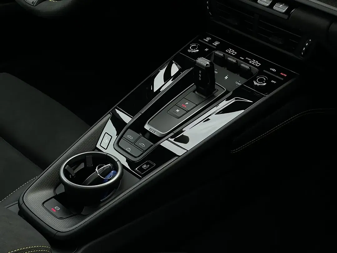 Porsche 992 Carrera 4 GTS Cabriolet - Thumbnail 11