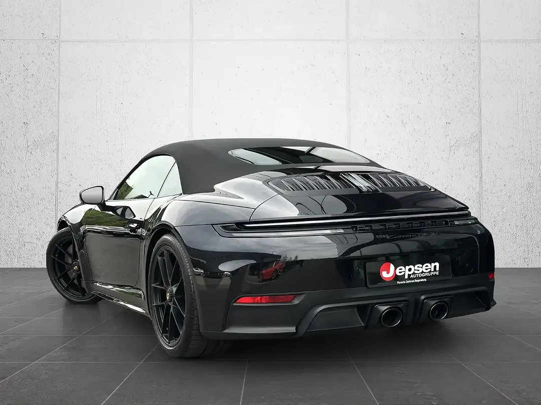 Porsche 992 Carrera 4 GTS Cabriolet - Thumbnail 3