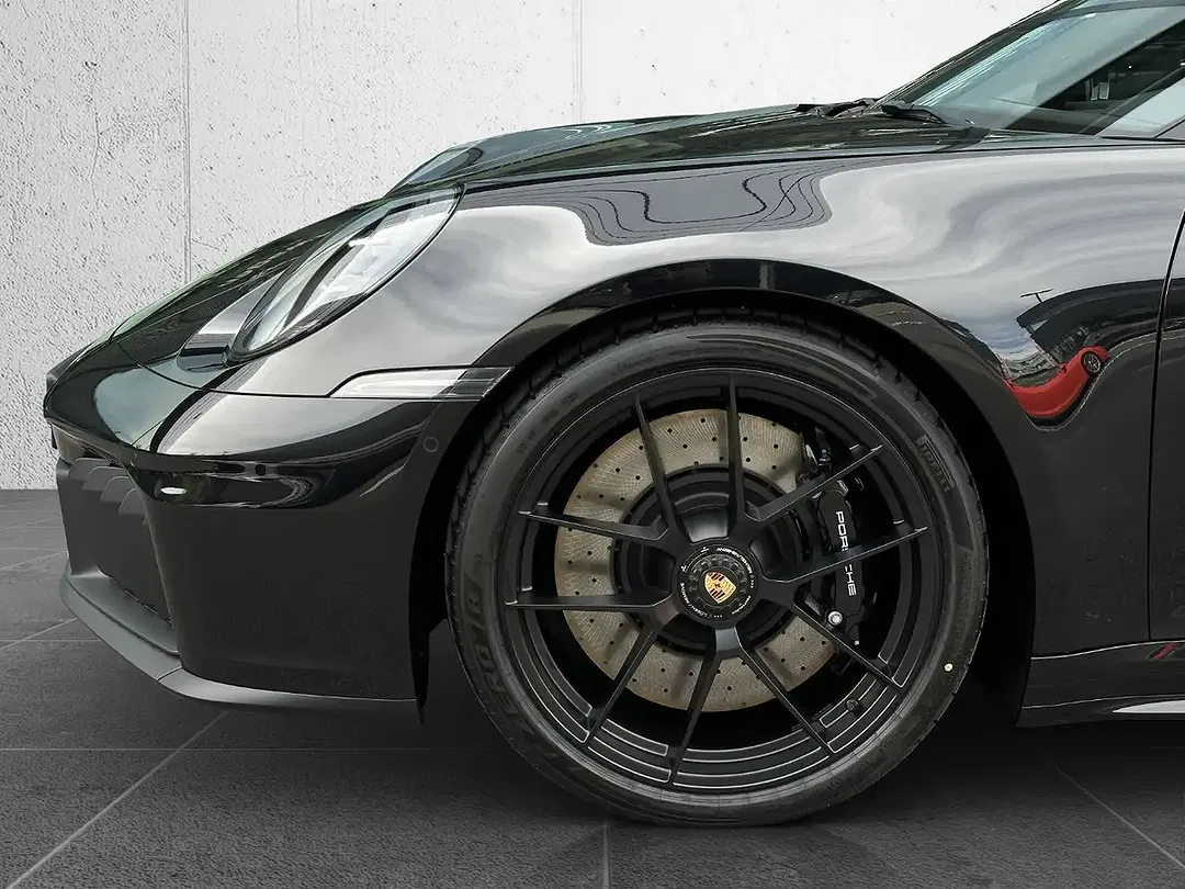 Porsche 992 Carrera 4 GTS Cabriolet - Thumbnail 6