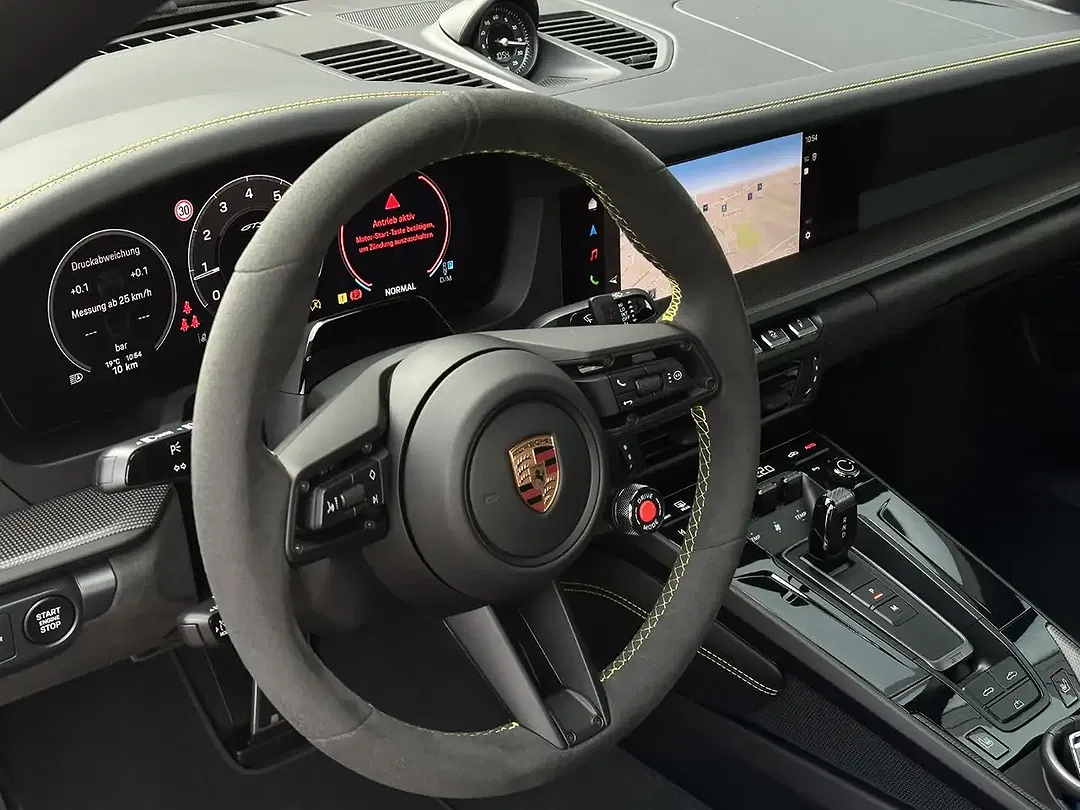 Porsche 992 Carrera 4 GTS Cabriolet - Thumbnail 7
