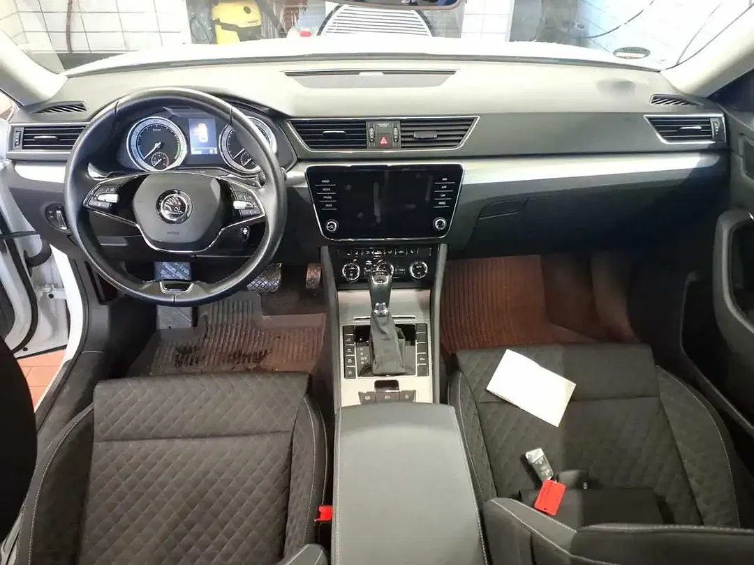 Skoda Superb 1.4 TSI iV DSG Combi Ambition - Thumbnail 8