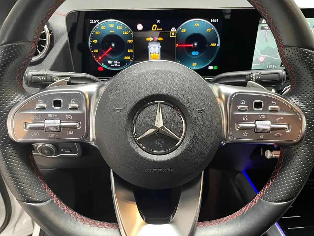 Mercedes-Benz EQA 300 4MATIC AMG MBUX - Thumbnail 12