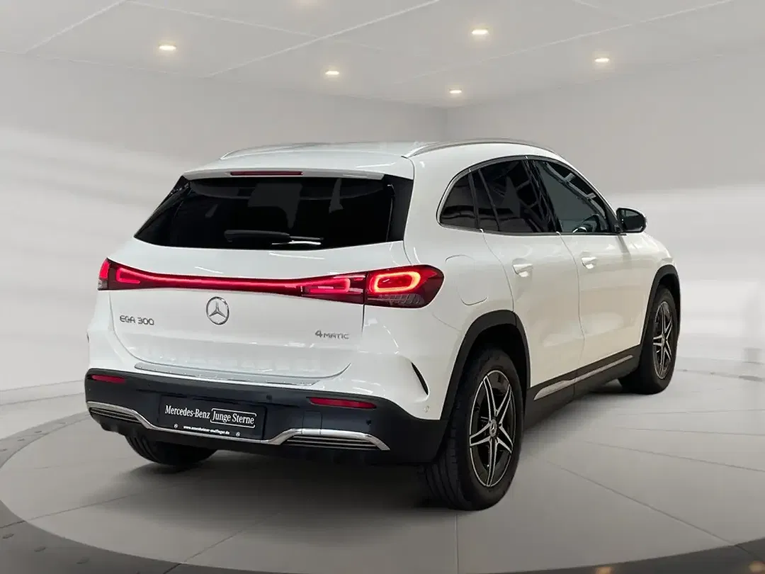 Mercedes-Benz EQA 300 4MATIC AMG MBUX - Thumbnail 3
