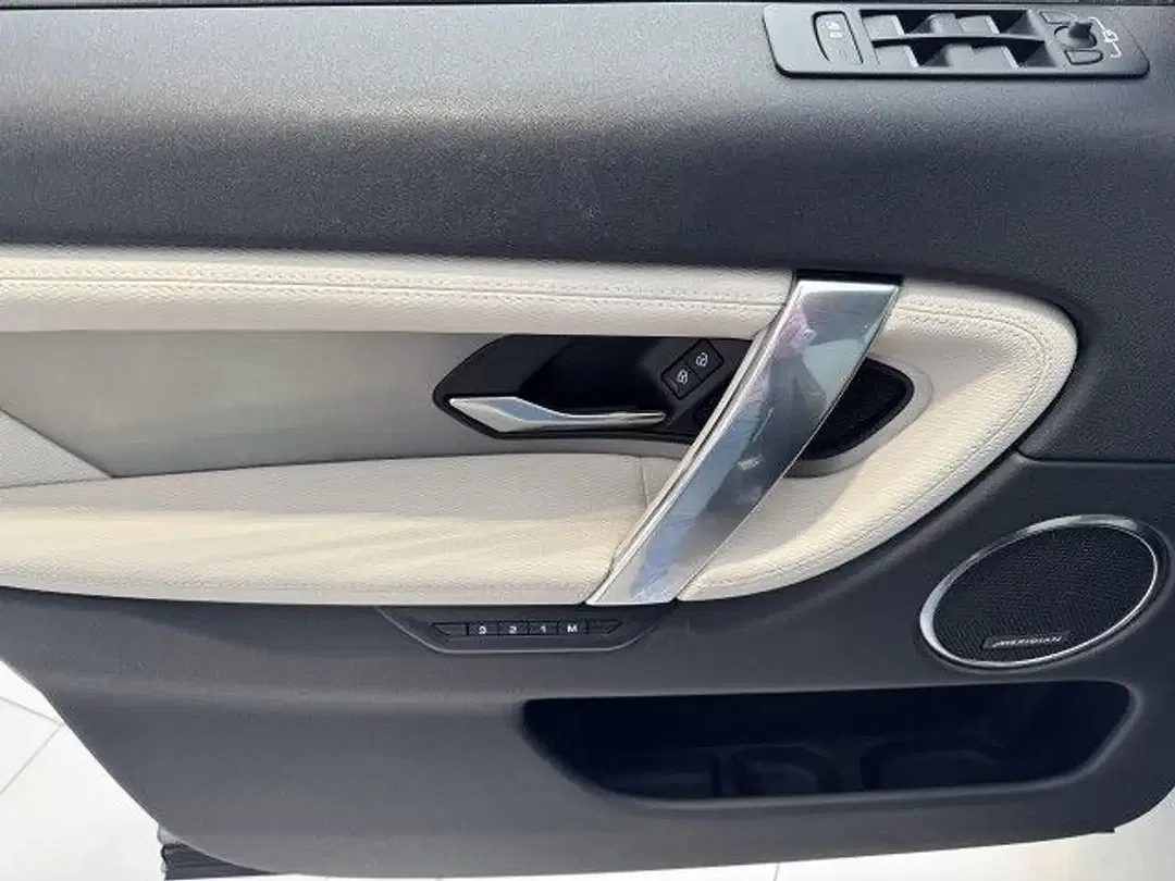 Land Rover Discovery P300e Sport SE - Thumbnail 12