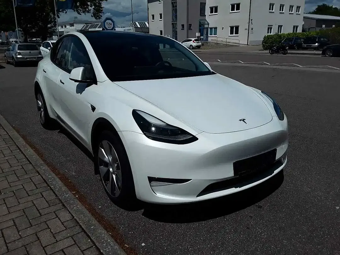 Tesla Model Y AWD Dual Motor Long Range - foto 1