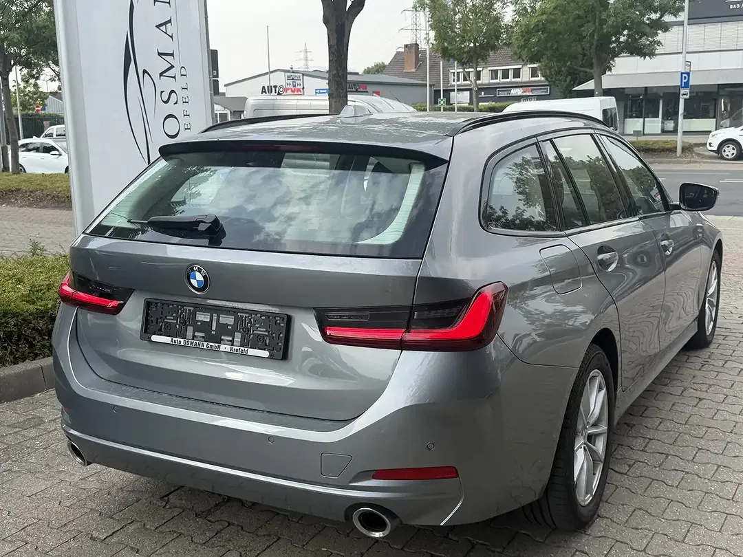 BMW 320 AUT xDrive Touring - Thumbnail 2