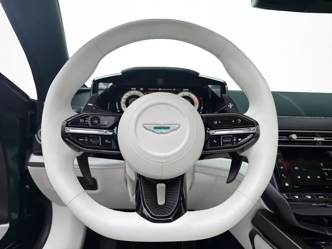 Aston Martin Vanquish Volante - Thumbnail 12
