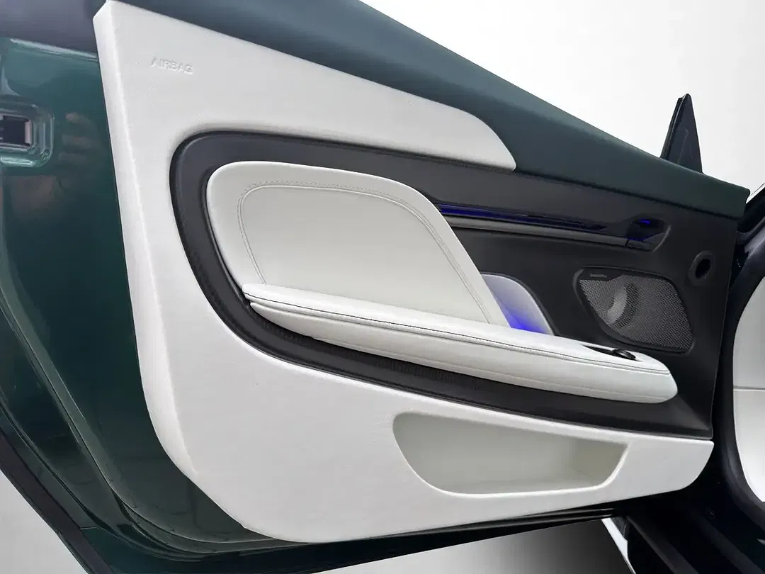 Aston Martin Vanquish Volante - Thumbnail 14