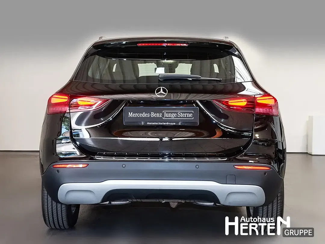 Mercedes-Benz GLA 200 - Thumbnail 4