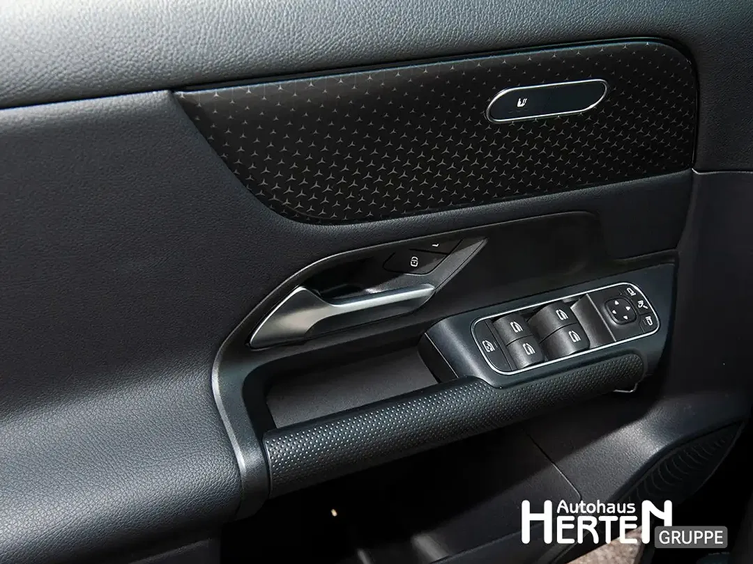 Mercedes-Benz GLA 200 - Thumbnail 8