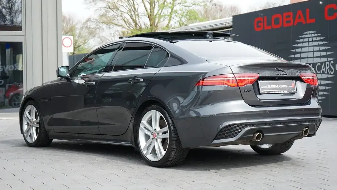 Jaguar XE P250 R-Dynamic SE Black - foto 2