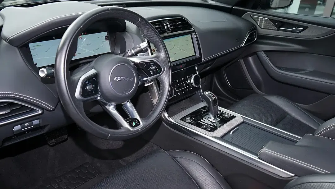 Jaguar XE P250 R-Dynamic SE Black - Thumbnail 3