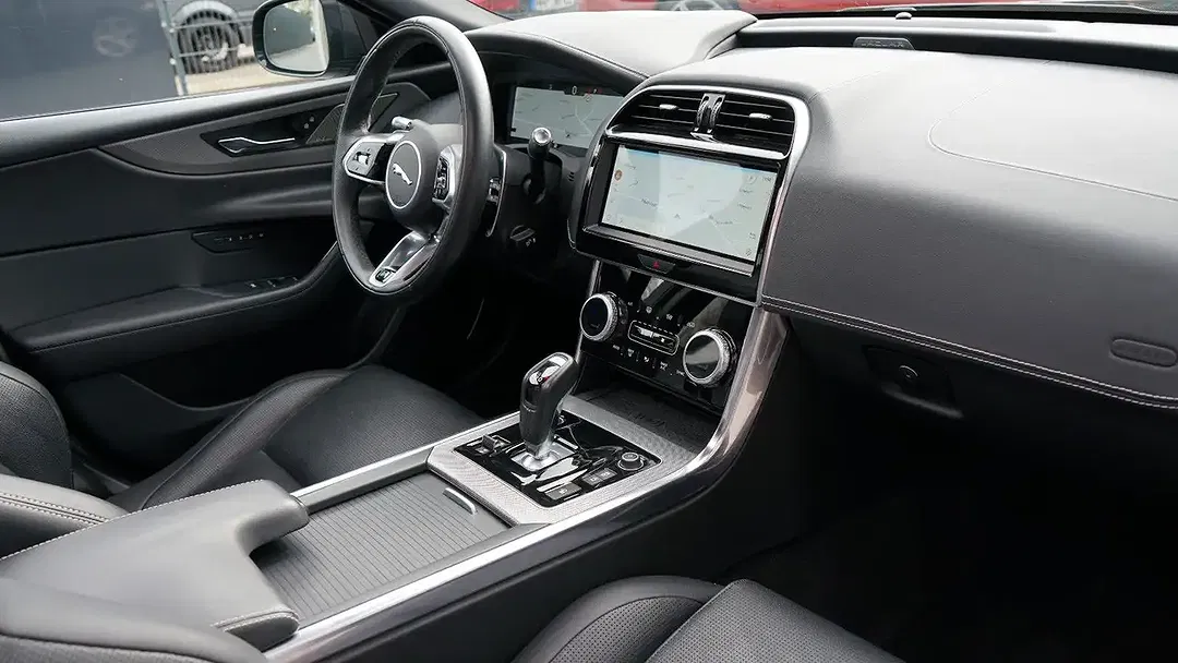 Jaguar XE P250 R-Dynamic SE Black - Thumbnail 5