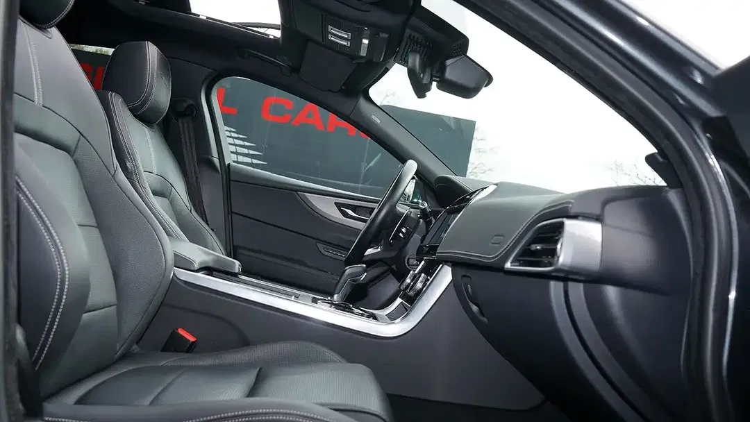 Jaguar XE P250 R-Dynamic SE Black - Thumbnail 7