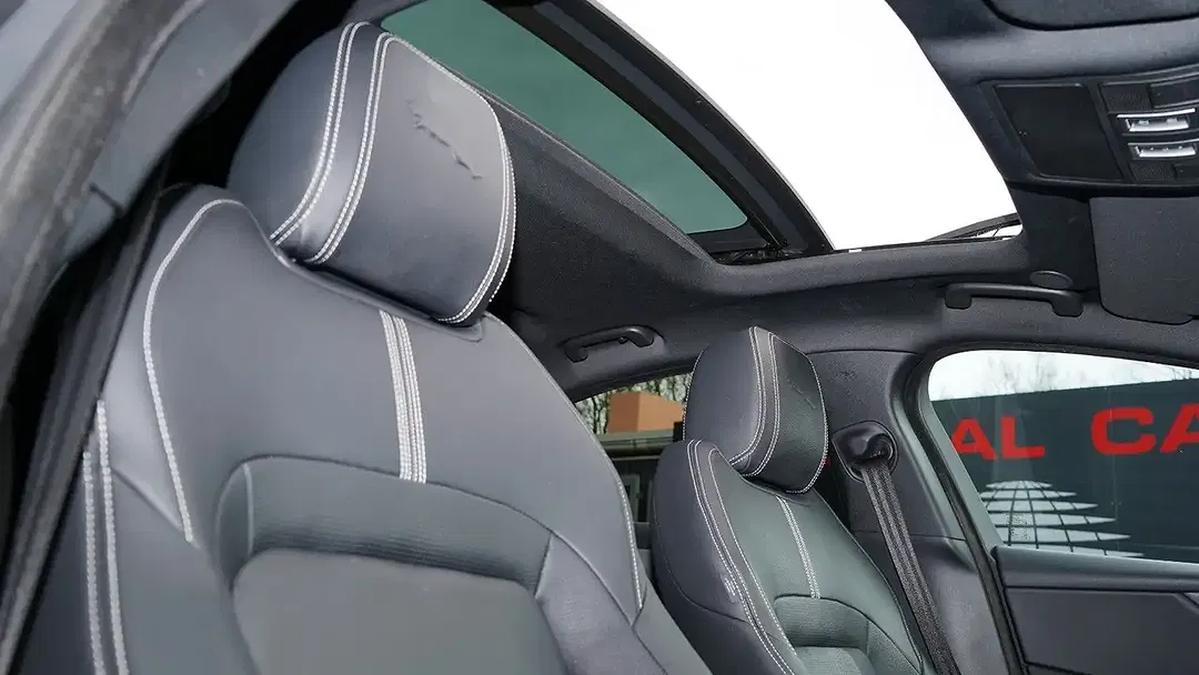 Jaguar XE P250 R-Dynamic SE Black - Thumbnail 9