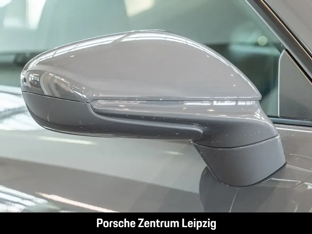 Porsche 992 GT3 Touring - Thumbnail 11