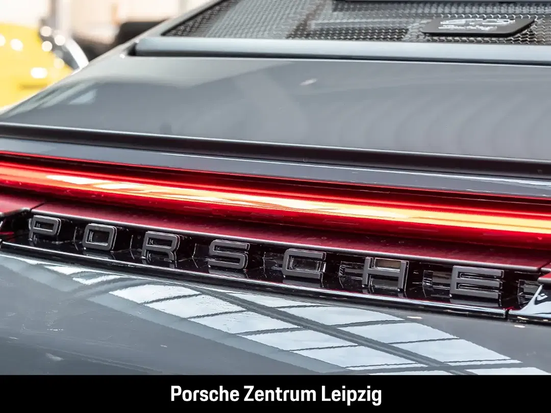 Porsche 992 GT3 Touring - Thumbnail 13