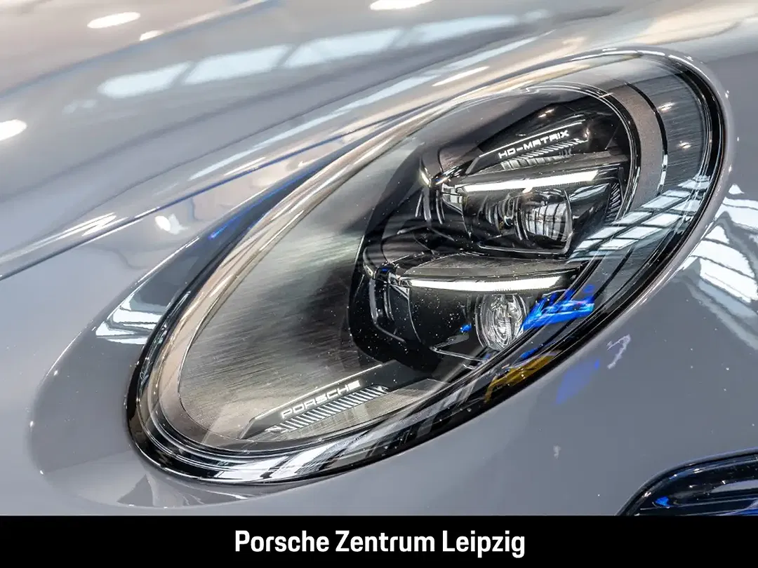Porsche 992 GT3 Touring - Thumbnail 9