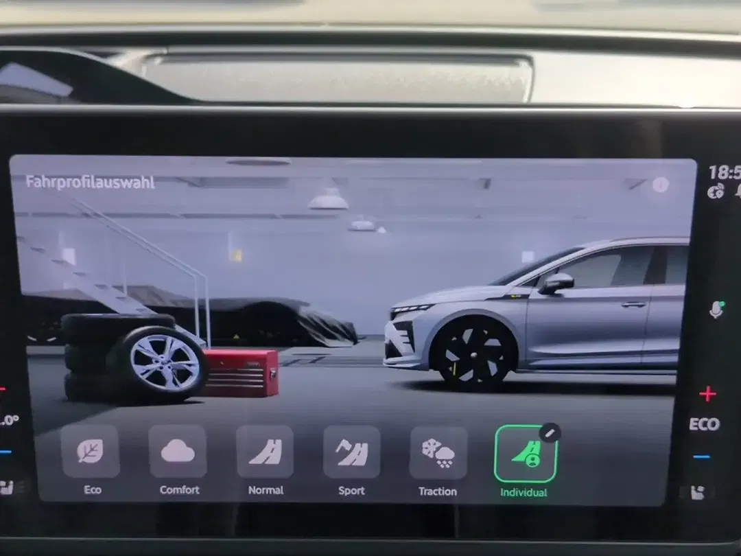 Skoda Enyaq 4x4 vRS - Thumbnail 13