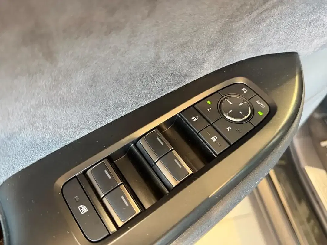 Lexus RZ - Thumbnail 9