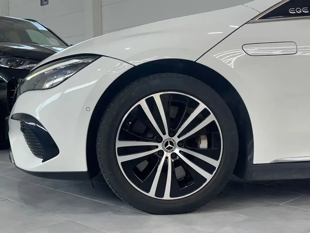 Mercedes-Benz EQE 300 - Thumbnail 5