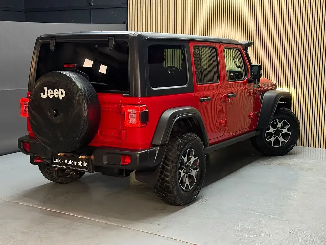 Jeep Wrangler Unlimited Rubicon - Thumbnail 4
