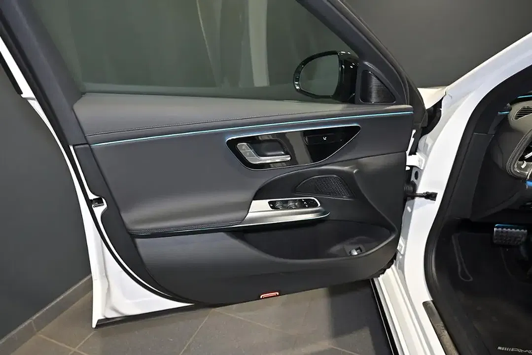 Mercedes-Benz E 200 4MATIC AMG Night - Thumbnail 18