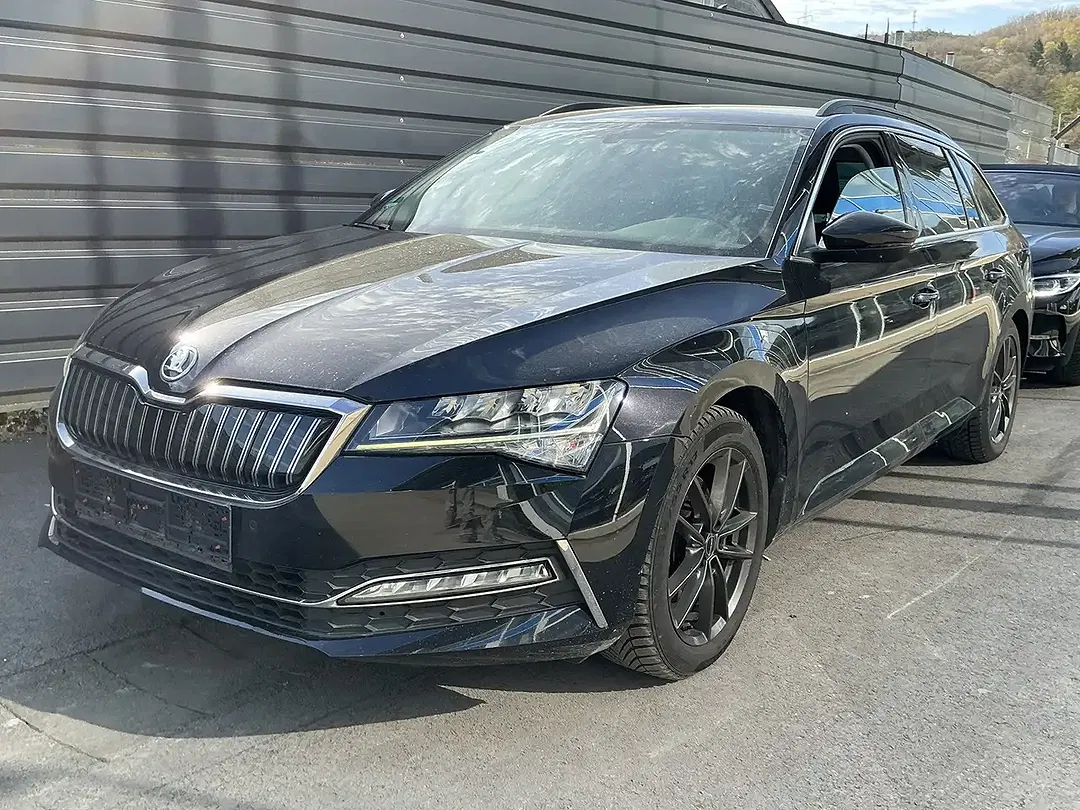 Skoda Superb iV Ambition - foto 1
