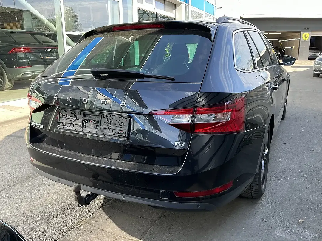 Skoda Superb iV Ambition - foto 2