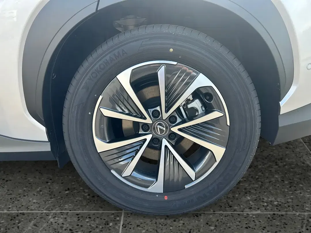 Lexus RZ 300e Executive Line - Thumbnail 14