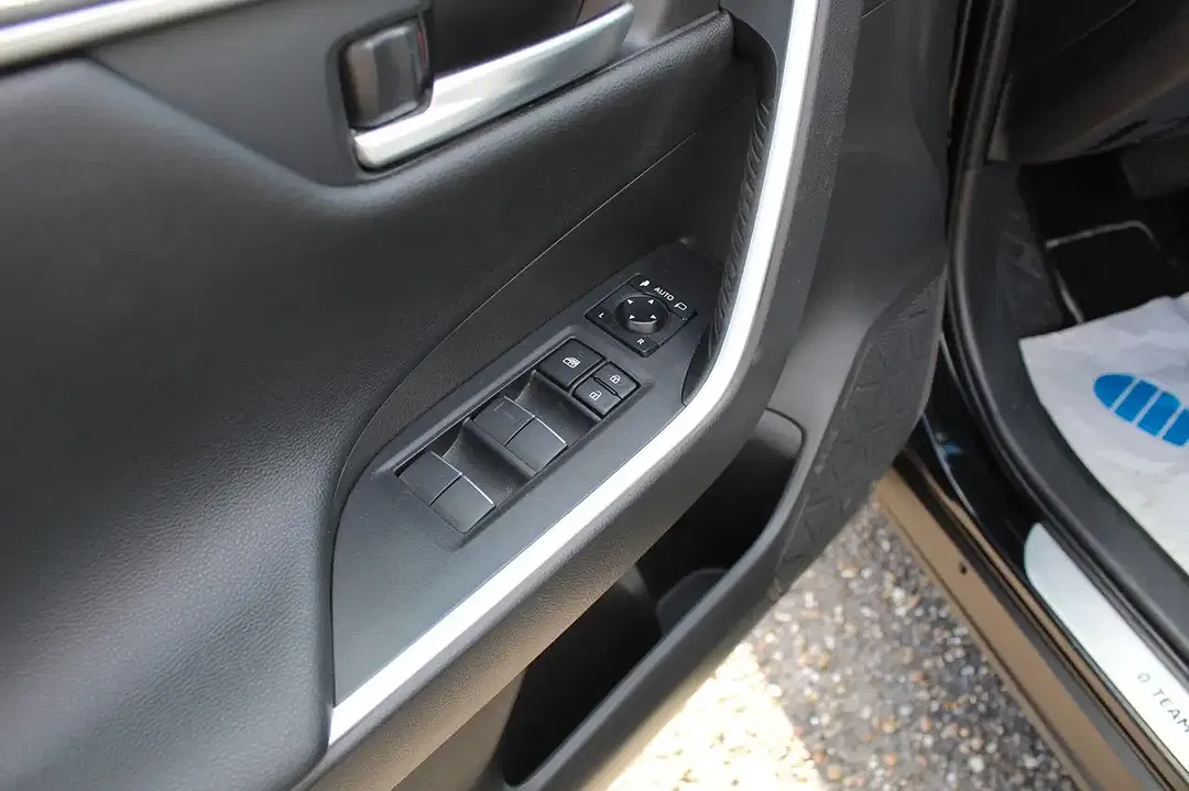 Toyota RAV 4 Hybrid 4x4 Team Deutschland - Thumbnail 14