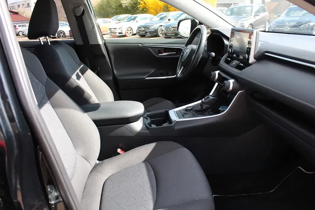 Toyota RAV 4 Hybrid 4x4 Team Deutschland - Thumbnail 4