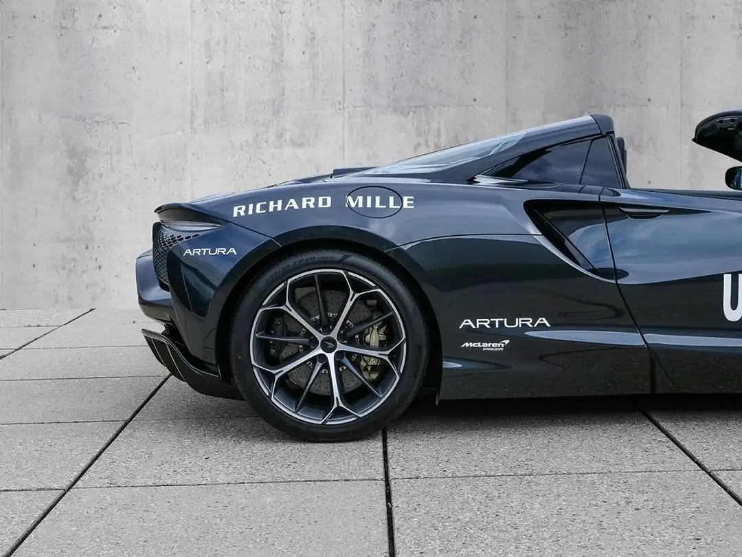 McLaren Artura Performance 60th Anniversary Le Mans Spider - Thumbnail 11