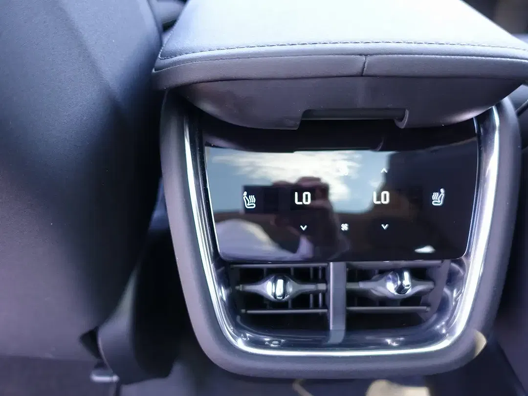 Volvo EX90 Twin Motor Executive Edition - Thumbnail 14