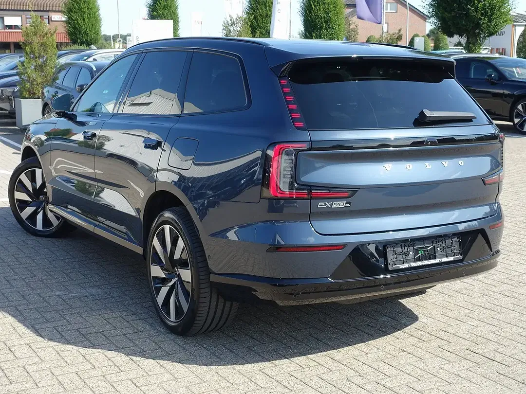 Volvo EX90 Twin Motor Executive Edition - Thumbnail 3