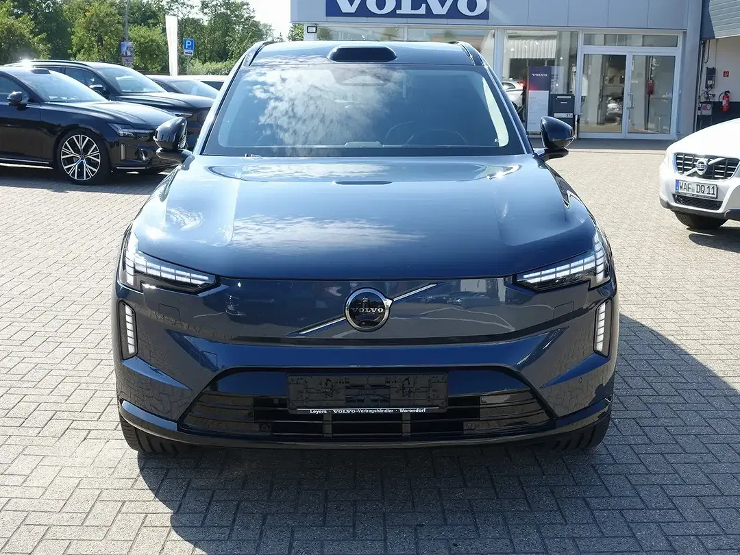Volvo EX90 Twin Motor Executive Edition - Thumbnail 8
