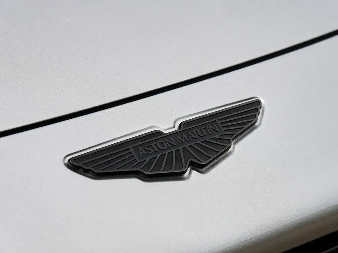 Aston Martin Vantage Roadster - Thumbnail 19